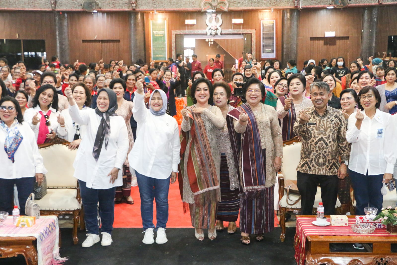 Hari Ibu, Istri Gubsu Santuni Warga Taput