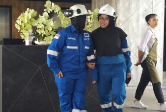 Chevron Pelopori Hijab Ala Tambang Migas 