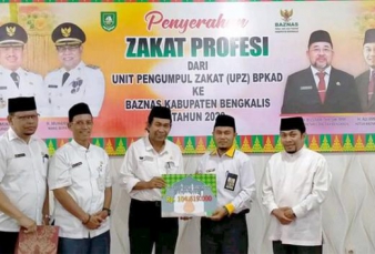 BPKAD Bengkalis Serahkan Zakat Profesi Rp104 Juta Lebih