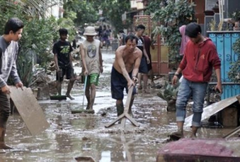 Warga Temukan Puluhan Kilogram Ganja saat Bersih-bersih Pasca Banjir