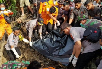 Tertimbun Longsor 5 Hari, Bapak dan Anak Ditemukan Tewas