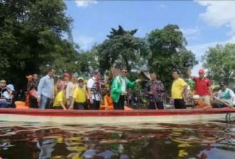 Semarak Festival Maawuo Danau Bokuok di Kampar