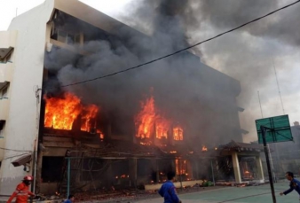 Sejumlah Siswa Melompat dari Ketinggian Saat Kebakaran Landa SMK  