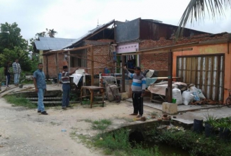 Atap Rumah Warga Terbang