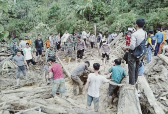 Tertimpa Longsor, Dua Warga Rokan Hulu Masih Hilang