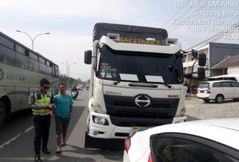 Polantas Pekanbaru Tilang 202 Truk Selama Operasi Zebra   