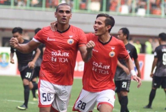 Persija Bantai Persegres Tanpa Ampun