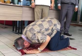 Korban Dugaan Pelecehan Seksual Minta Maaf, Eks Pejabat BPJS TK Sujud Syukur