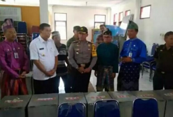 Walikota Pekanbaru Tinjau Pendistribusian Logistik Pilkada