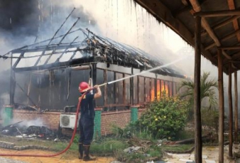 Oalaaahh..., Belum Jualan Sudah Ludes Terbakar