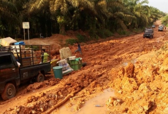 Jangan Cari Kambing Hitam Rusaknya Jalan Kita...