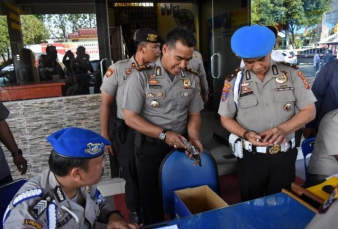  Satu Senpi Ditarik Propam Terkendala Izin