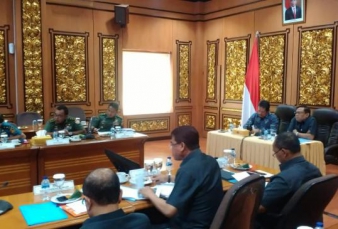 Sakti WT Pimpin Rapat Pembangunan Alutsista PT DI