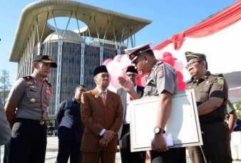 Jual Emas Bangun Sekolah, Bripka Ralon Dapat Penghargaan dari Gubernur Riau