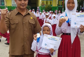 Siswa SDN 6 Batshol Sabet 5 Medali di Ajang Lomba Renang se Riau