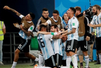 Menang Dramatis, Argentina Sukses Lolos Babak 16 Besar