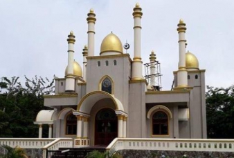 Masjid Megah Bak Istana di Tengah Hutan Gowa, Sulawesi Selatan