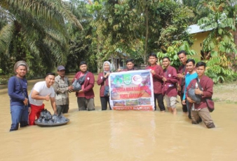 KBMR UnivRab Riau Antar Sembako ke Rohul