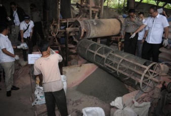 Parah! Pabrik Pupuk Palsu Berbahan Kapur Kena Ringkus