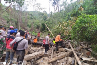 Pencarian Gencar, Dua Warga Tertimbun Tanah Longsor Belum Ditemukan