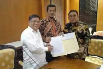 DPRD Riau Serahkan Petisi Mahasiswa UIR ke SetNeg dan DPR RI