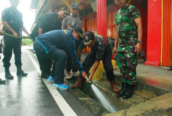 Semprotan Alfedri di Pasar Bawah