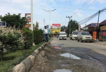 Tentang Ruas Jalan Aspal Perkotaan Ujungbatu Bak "Kubangan"