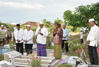 Ziarahi Dulu Tiga Makam Mantan Ketua MUI, Kepengurusan MUI Bengkalis Baru Dikukuhkan