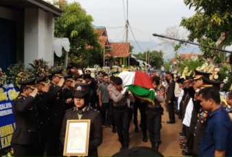 AKBP Andi Meninggal Terjatuh saat Panjat Tebing Gunung Parang