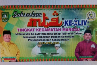 Banner Bupati dan Sekda Terkulai di Pokok Jengkol