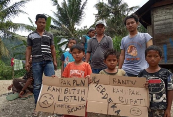 Viral! Bocah Bocah Desa Silogun Minta PLN dan Bupati Bangun Jaringan Listrik