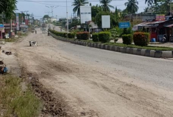 Bung! Jalan Poros ke Ibu Kota Kecamatan Ujungbatu Rusak Parah