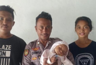 Aksi Heroik Polisi Selamatkan Bayi 9 Bulan Tercebur ke Laut