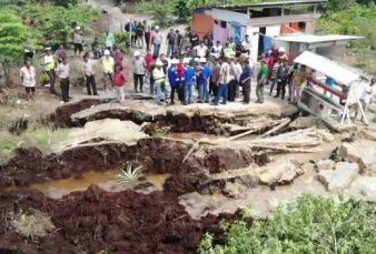 Gubernur Riau Cuek Soal Jalan Amblas 5 Meter, Pemkab Siak Buat Alternatif 