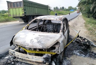 Misteri Terbakarnya Mobil dan Sepeda Motor di Jalan Lintas Duri - Dumai Kilometer 13