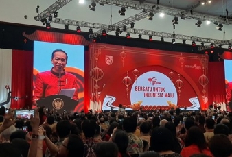 Pakai Baju Cheongsam, Jokowi Hadiri Perayaan Imlek Nasional