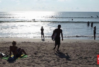 Pantai Kuta Lengang, Pelaku Usaha Pening