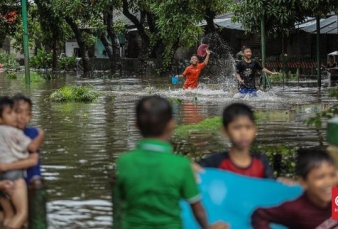 Empat Remaja Hanyut di Kali usai Banjir di Tangsel