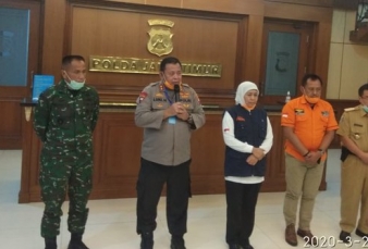 Polisi dan TNI akan Bubarkan Paksa Tempat Keramaian Massa di Surabaya