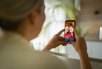  Video Call di Rumah Bisa Membuat Tidur Lebih Nyenyak