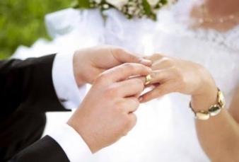 Pasangan di Wuhan Mulai Melangsungkan Pernikahan Pasca Pencabutan Lockdown