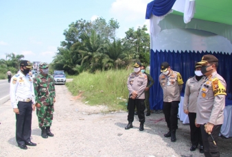 Kapolda Riau Cek Pos Pengawasan Covid-19 Hari Pertama PSBB