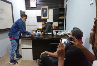 Oknum Anggota DPRD Rohul Ini Marah Dikasi Paket Sembako