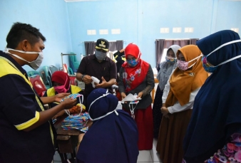 Desa Pulau Birandang Kampar Produksi Massal Masker 