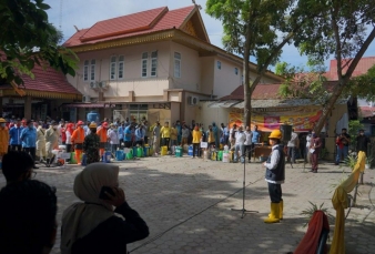 Gubernur Riau Ikut Penyemprotan Disenfektan dan Rapid Test Bukit Raya