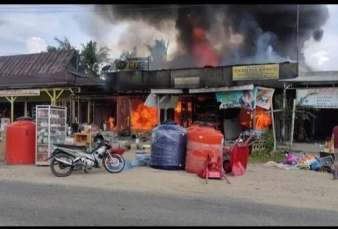 Tiga Ruko Elektronik dan Fotocopy Ludes Terbakar di Pelalawan 