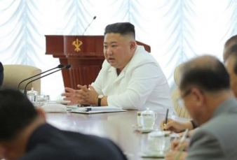 Kim Jong-un Tingkatkan Industri Kimia