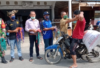 Ratusan Masker Gratis Bertebaran di Merbau