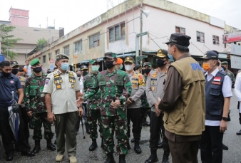 Panglima TNI dan Kapolri Imbau Pedagang di Pekanbaru Pakai Masker