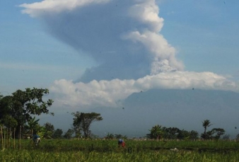 Gunung Merapi Erupsi, Masyarakat Diimbau Tetap Tenang